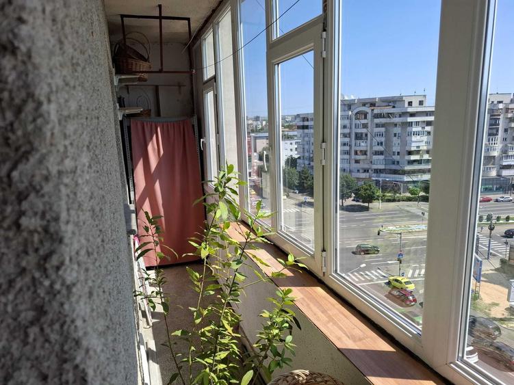 Apartament cu 4 camere decomandat în Central