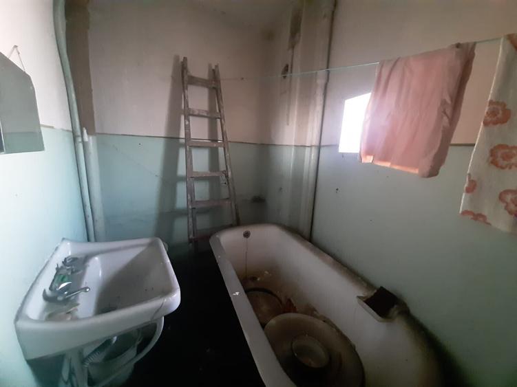 Casă individuală cu 7 camere cu Canalizare în Iancului