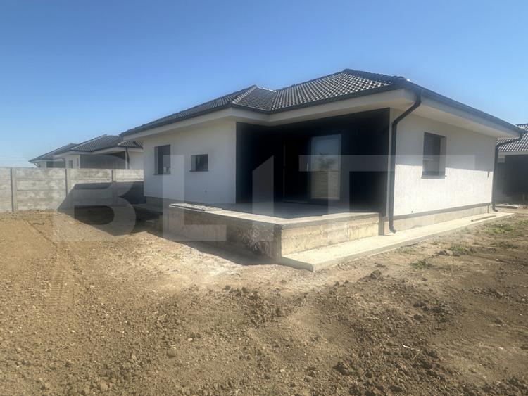 Casă cu 4 camere cu Teren 350 Mp în Odoreu