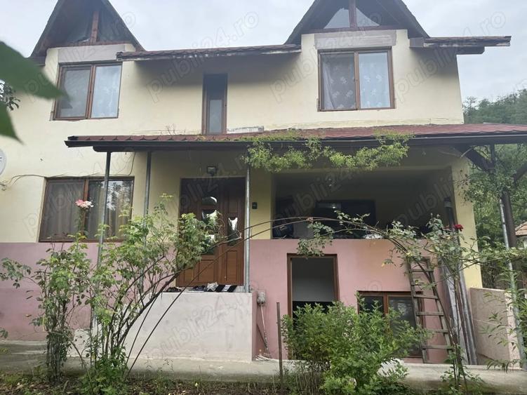 Casă cu 3 camere în Proieni