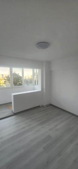 Apartament cu 3 camere decomandat în Lujerului