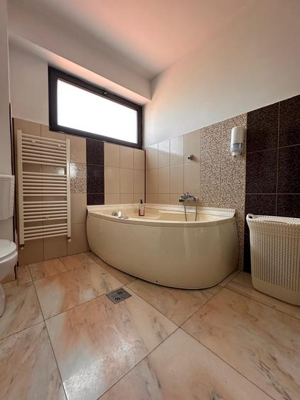 Casă individuală cu 6 camere cu Piscina în Unirii