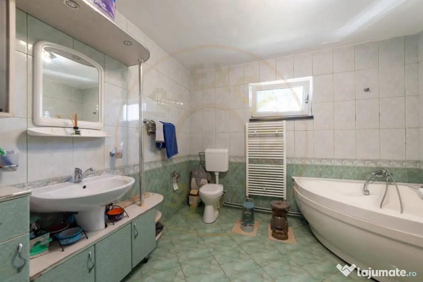 Casă cu 7 camere cu Teren 5000 Mp în Dârmănești