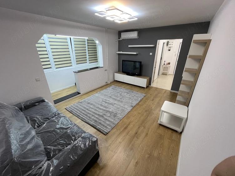 Apartament cu 3 camere semidecomandat în Berceni