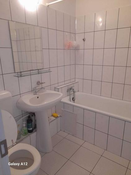 Apartament cu 3 camere decomandat în Gorjului