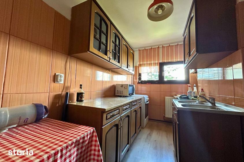 Apartament cu 3 camere decomandat în Cornișa