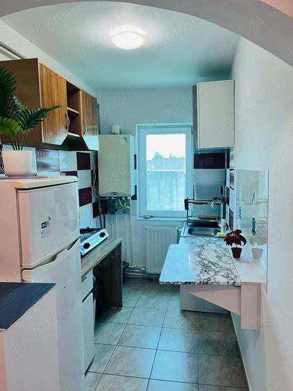 Ofer spre inchirie apartament cu 3 camere cu centrala proprie pe gaz - 1