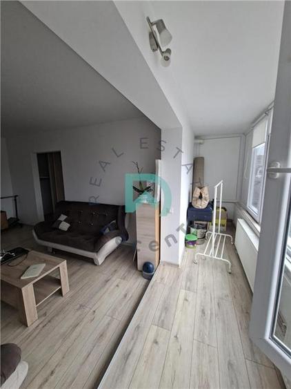 Apartament cu 2 camere semidecomandat în Calea București