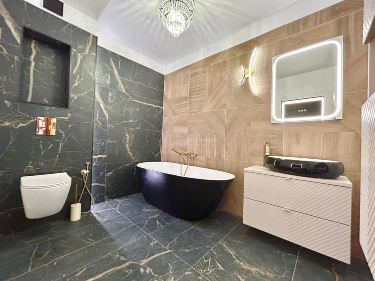 Casă cu 4 camere cu Teren 178 Mp în Central