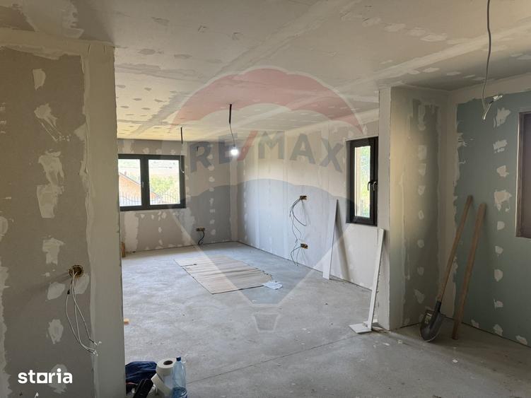 Casă cu 4 camere cu Teren 1109 Mp în Bonț