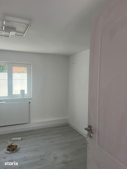 Casă cu 3 camere cu Teren 200 Mp în Calea București
