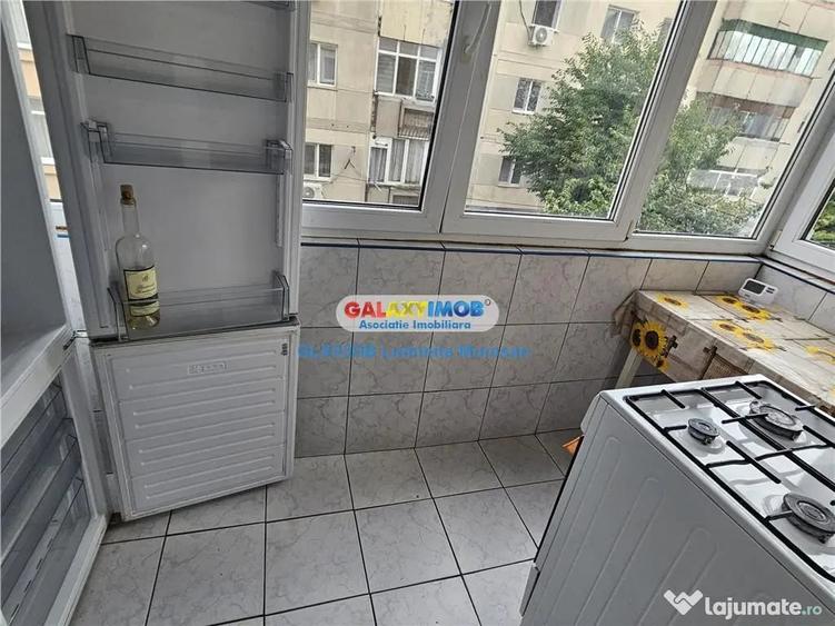 Apartament cu 3 camere decomandat în Micro 12