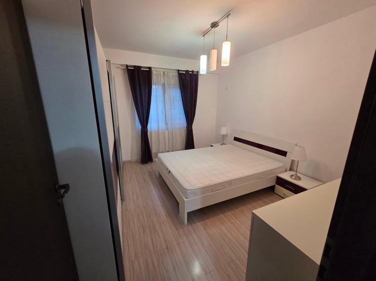 Apartament cu 3 camere decomandat, mobilat în Roșu