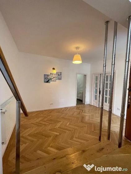 Casă cu 5 camere cu Teren 22 Mp în Central