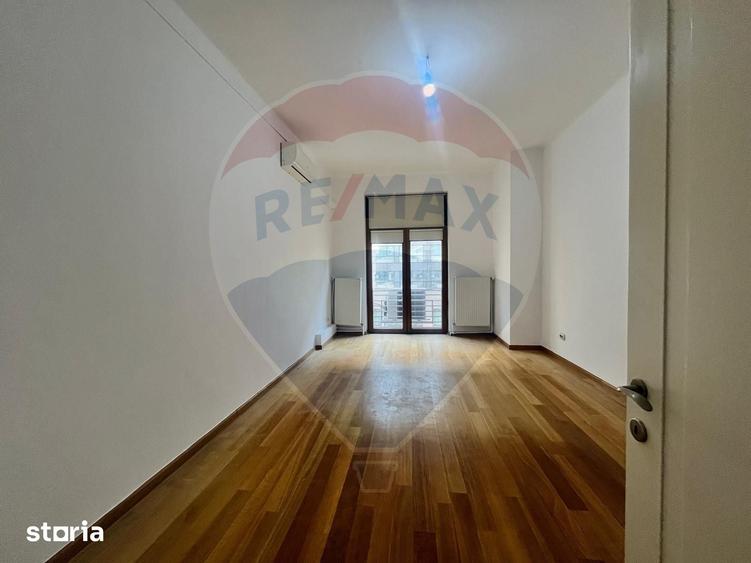 Apartament cu 6 camere în Romană