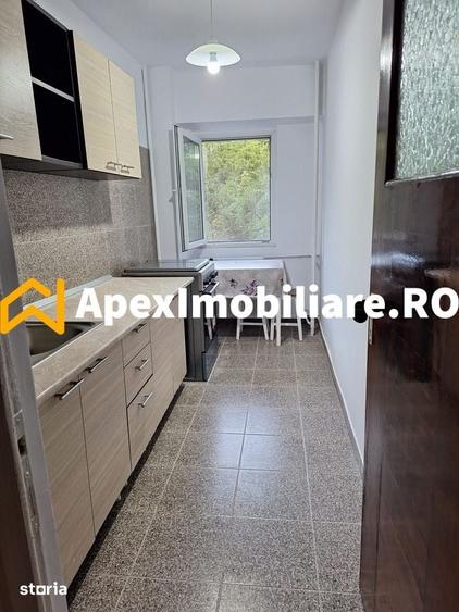 Garsonieră decomandată în Tei