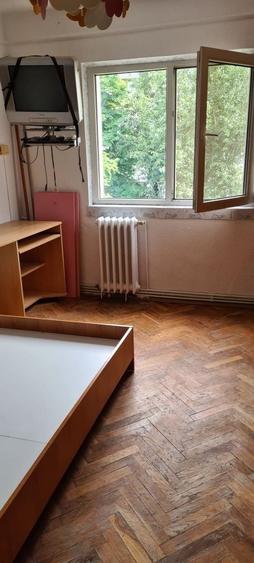 Apartament cu 3 camere decomandat în Nicolina