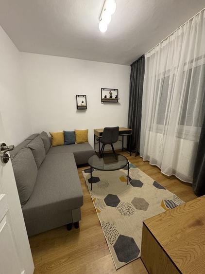 Apartament cu 4 camere decomandat în Central