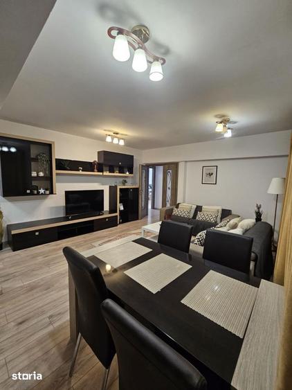 Apartament cu 3 camere semidecomandat, mobilat în Băneasa