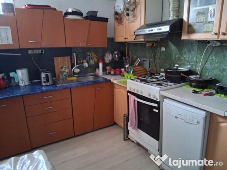 Casă cu 7 camere cu Teren 863 Mp în Brestei
