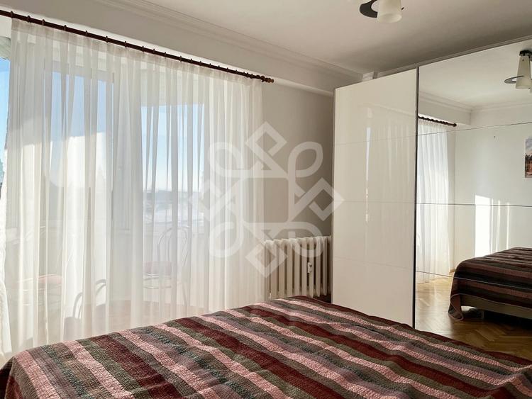 Apartament cu 4 camere semidecomandat, mobilat în Ultracentral