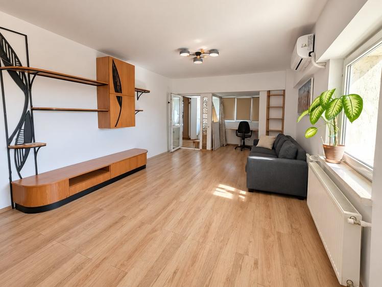 Apartament cu 3 camere decomandat, mobilat în Băneasa
