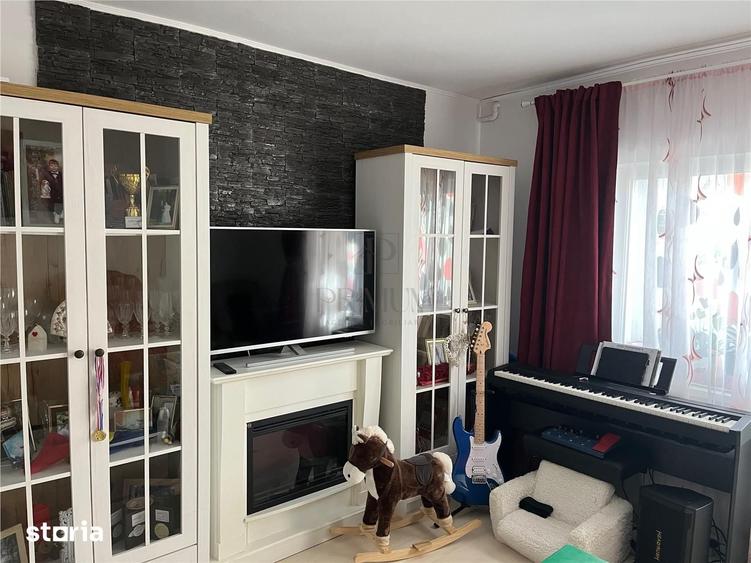 Apartament cu 4 camere decomandat în Șagului