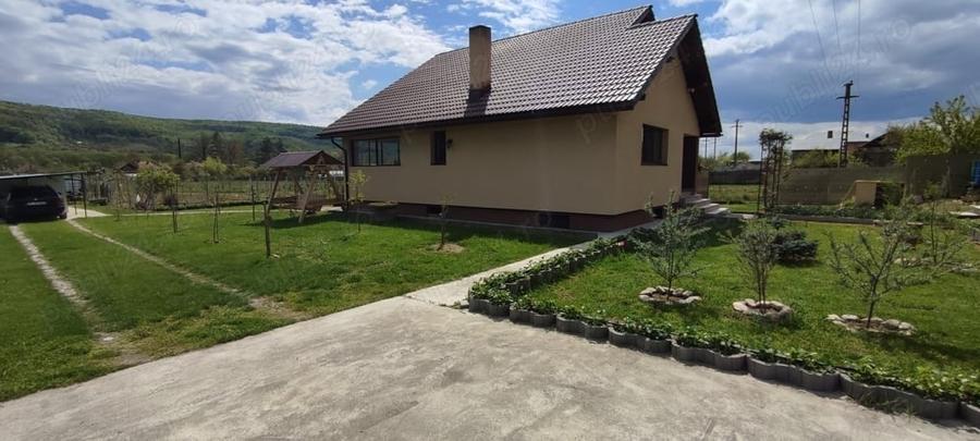 Casă cu 4 camere cu Teren 2000 Mp în Predești