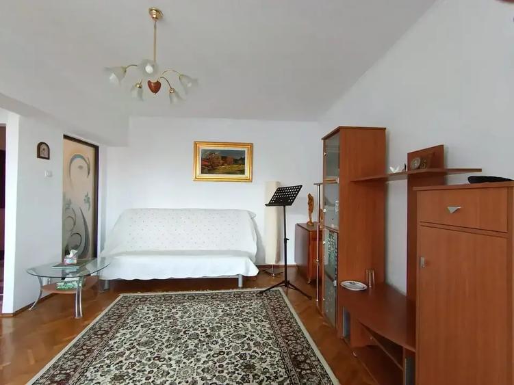 Apartament cu 3 camere decomandat, mobilat în Victoriei