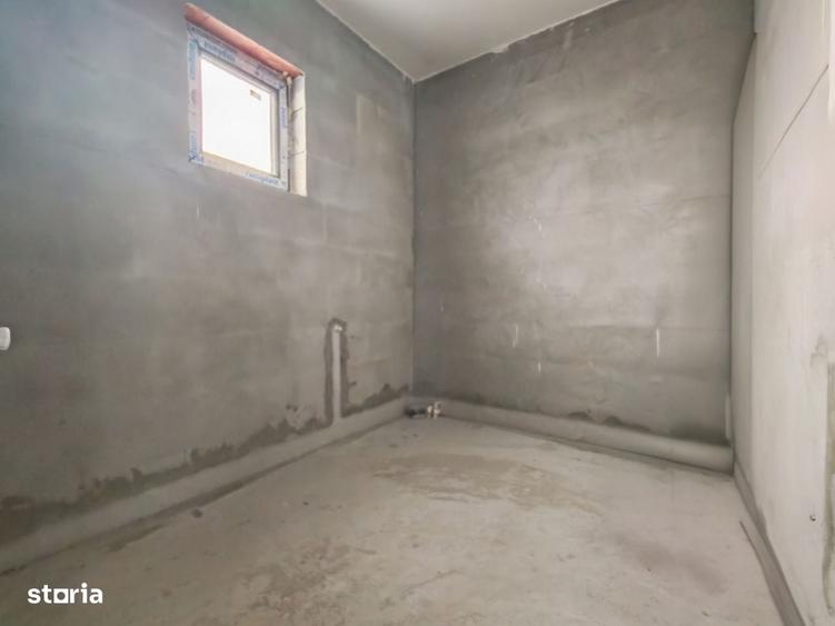 Casă cu 4 camere cu Teren 180 Mp în Lumina