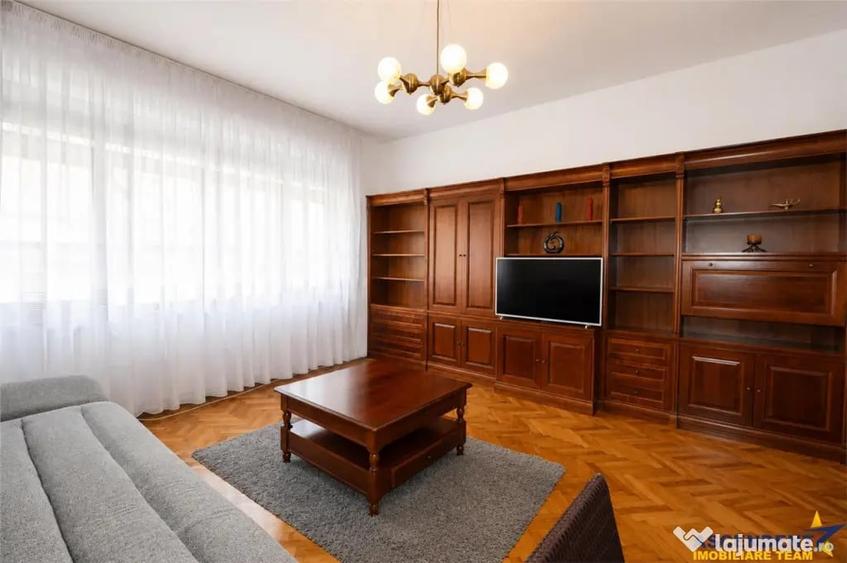 Apartament cu 2 camere decomandat în Centrul Istoric