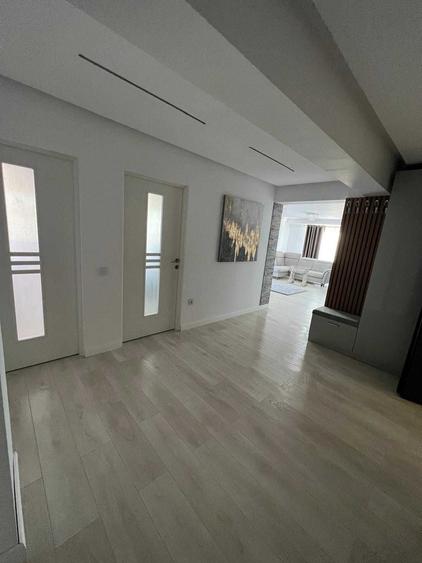 Apartament cu 3 camere decomandat în Sud
