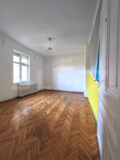 Casă individuală cu 6 camere cu Teren 365 Mp în Bălcescu