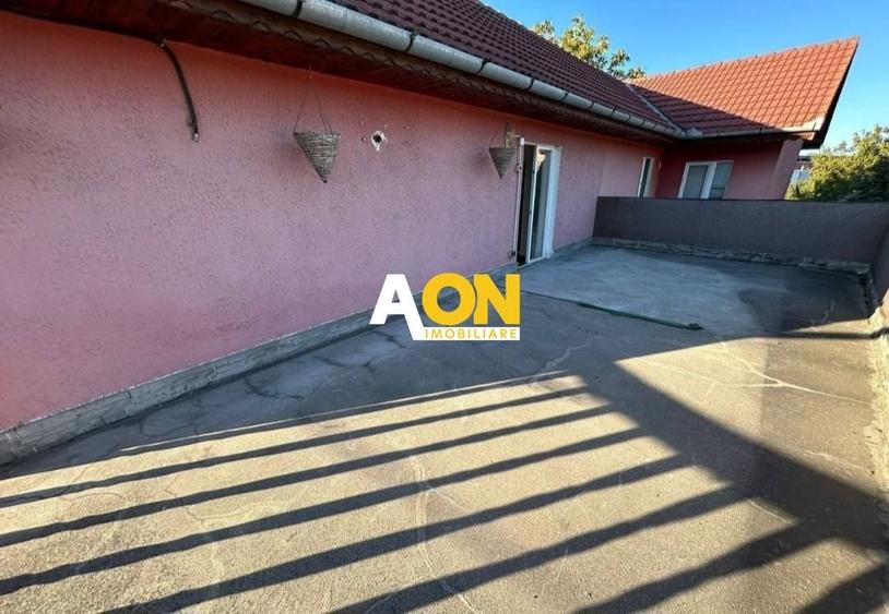 Casă individuală cu 3 camere cu Canalizare în Central