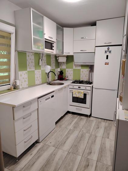 Apartament cu 3 camere semidecomandat în Central