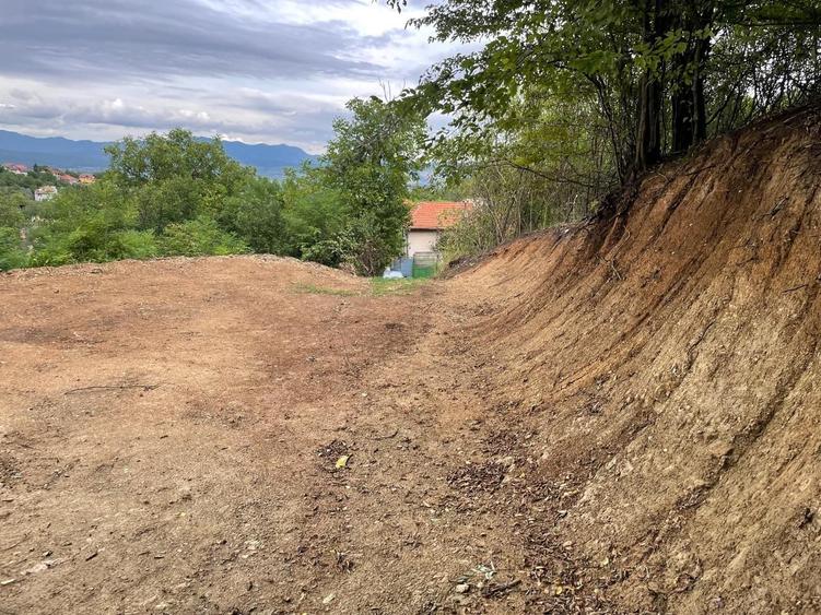 Teren de 465 mp, în Deve