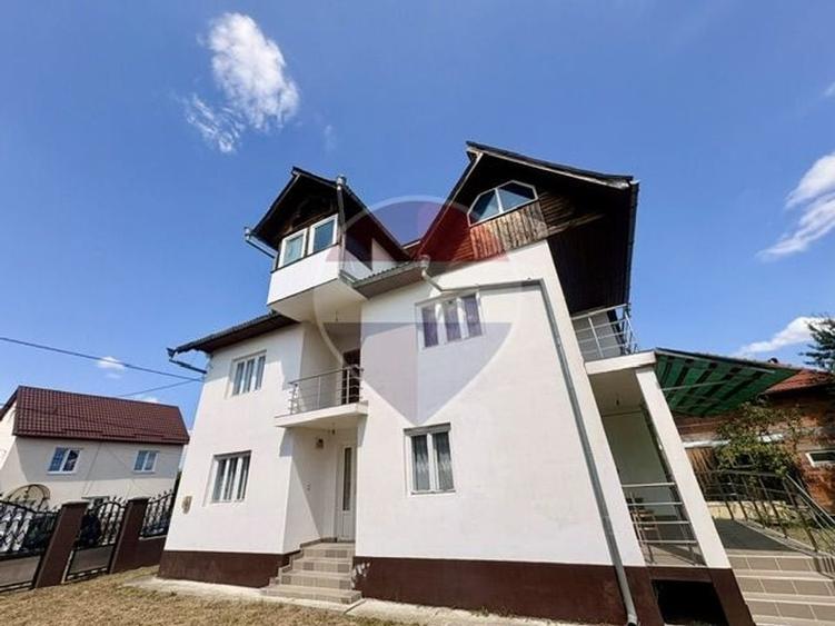 Casă individuală cu 6 camere cu Teren 669 Mp în Ocna Șugatag