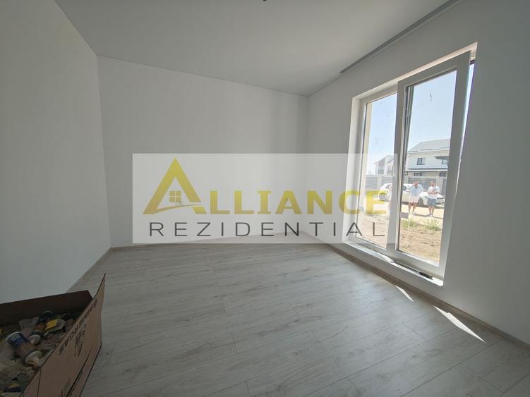Casă individuală cu 4 camere cu Canalizare în Berceni