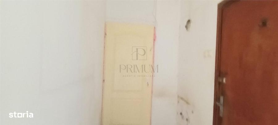 Spatiu comercial cu vitrina si vad pietonal - Central - 7