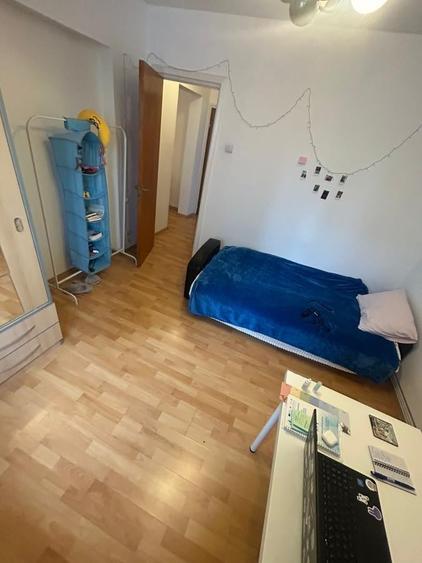 Apartament cu 3 camere decomandat în P-ța Victoriei