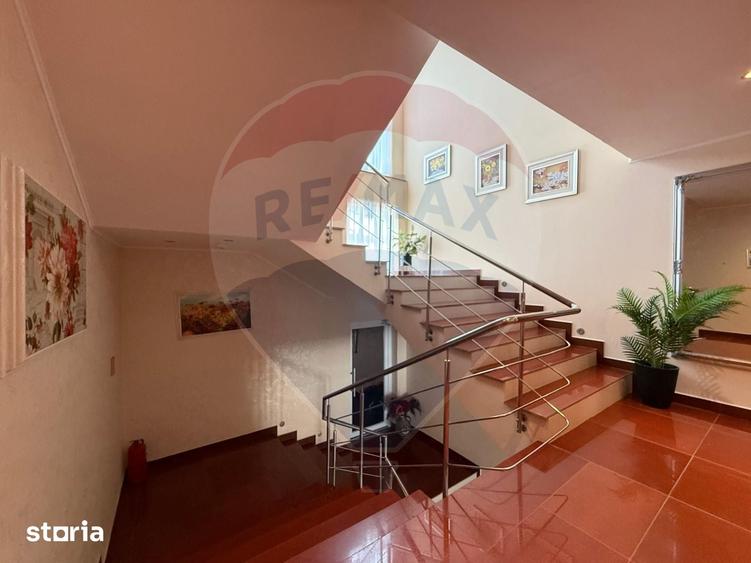 Spațiu comercial, de 1,850 mp, în Central