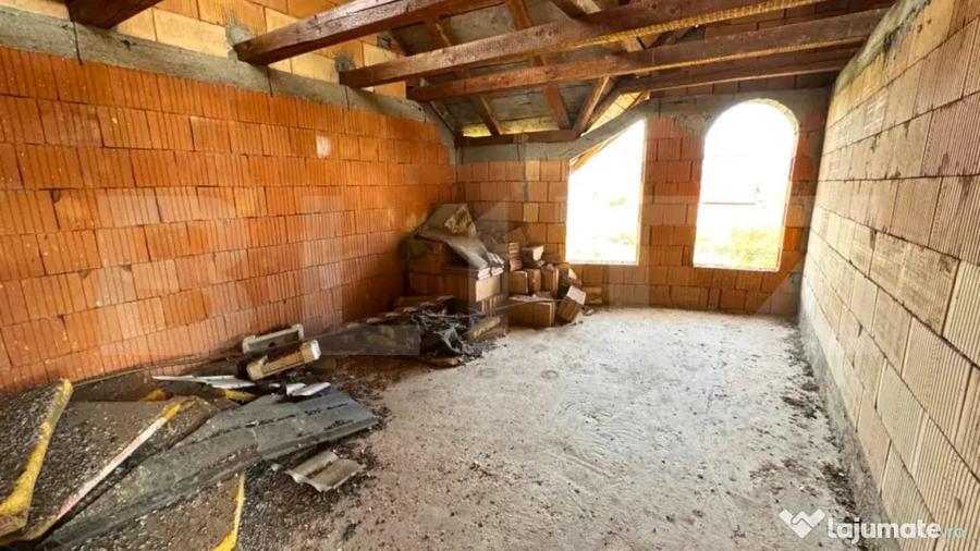 Casă cu 5 camere cu Teren 1900 Mp în Arcalia
