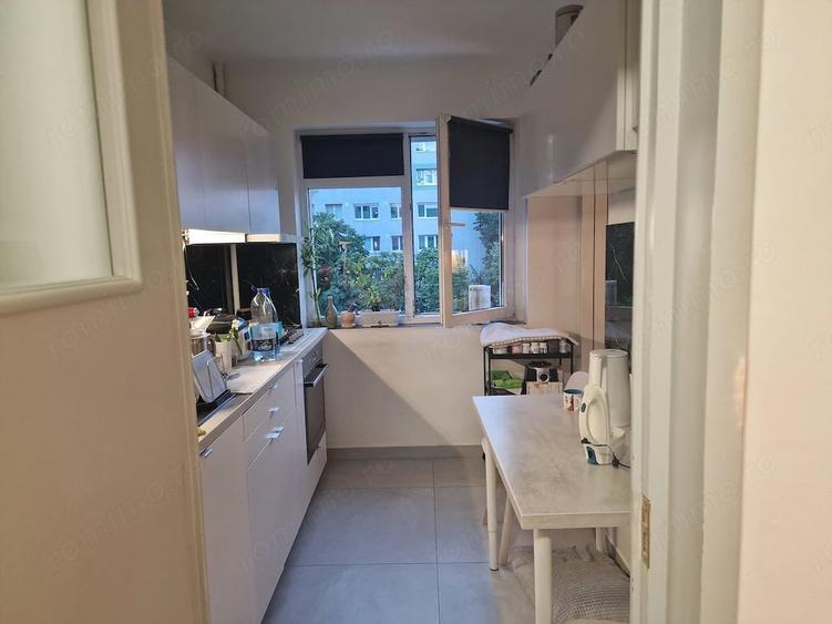 Apartament cu 3 camere semidecomandat în 1 Mai