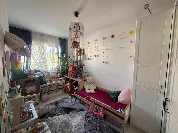 Apartament cu 3 camere decomandat în Vișani