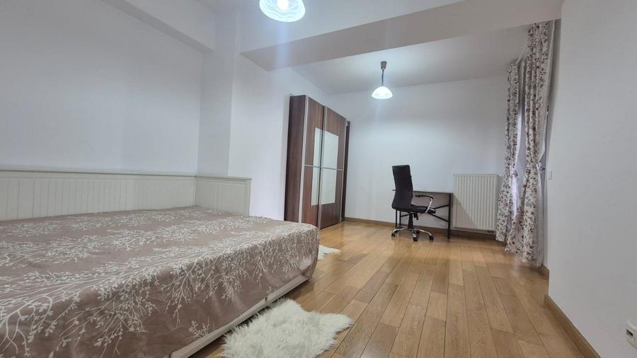 Apartament cu 3 camere semidecomandat în Aviației