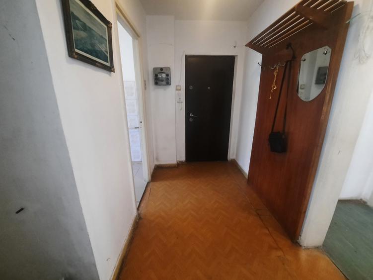 Apartament cu 3 camere decomandat în Berceni