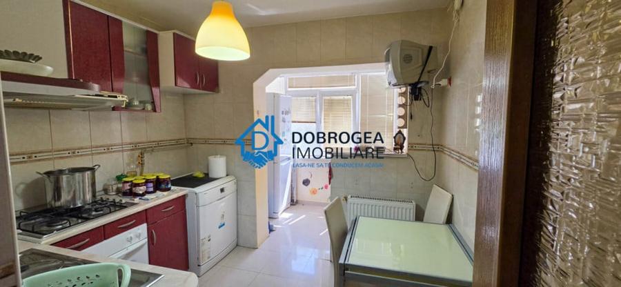 Apartament cu 3 camere decomandat în E3