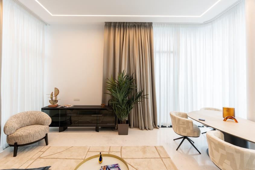 Penthouse cu 4 camere semidecomandat, mobilat în Central