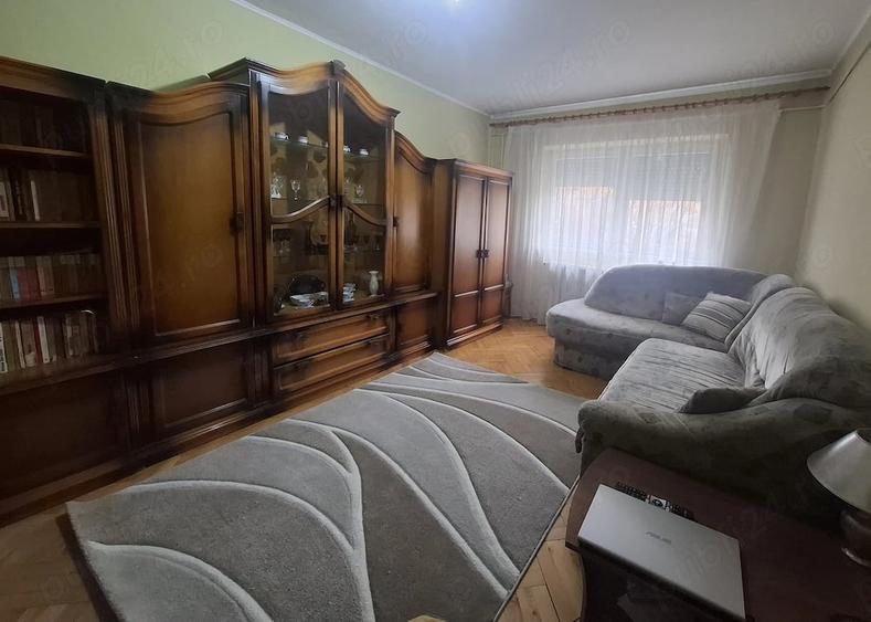 Apartament cu 3 camere decomandat în Decebal