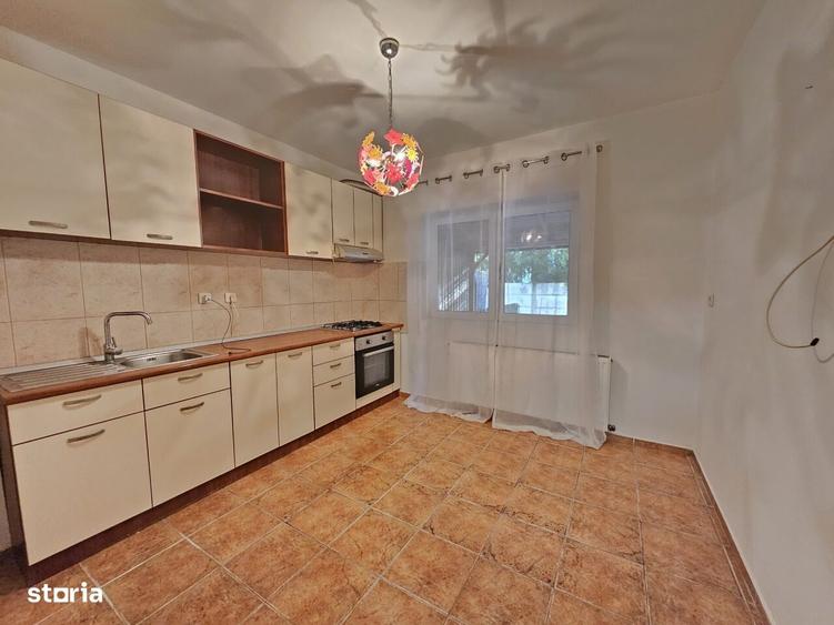 Casă cu 3 camere cu Teren 200 Mp în Central
